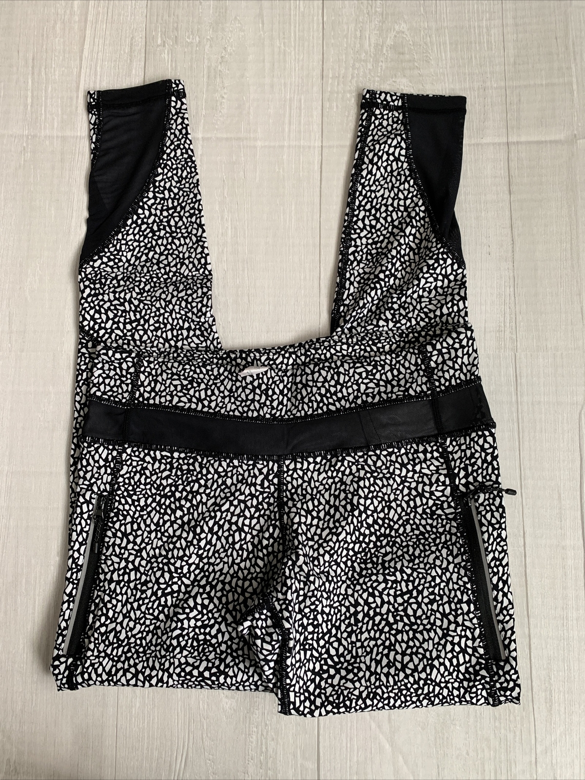 Lululemon Run Inspire Zipper Pocket Black White Leggi… Gem