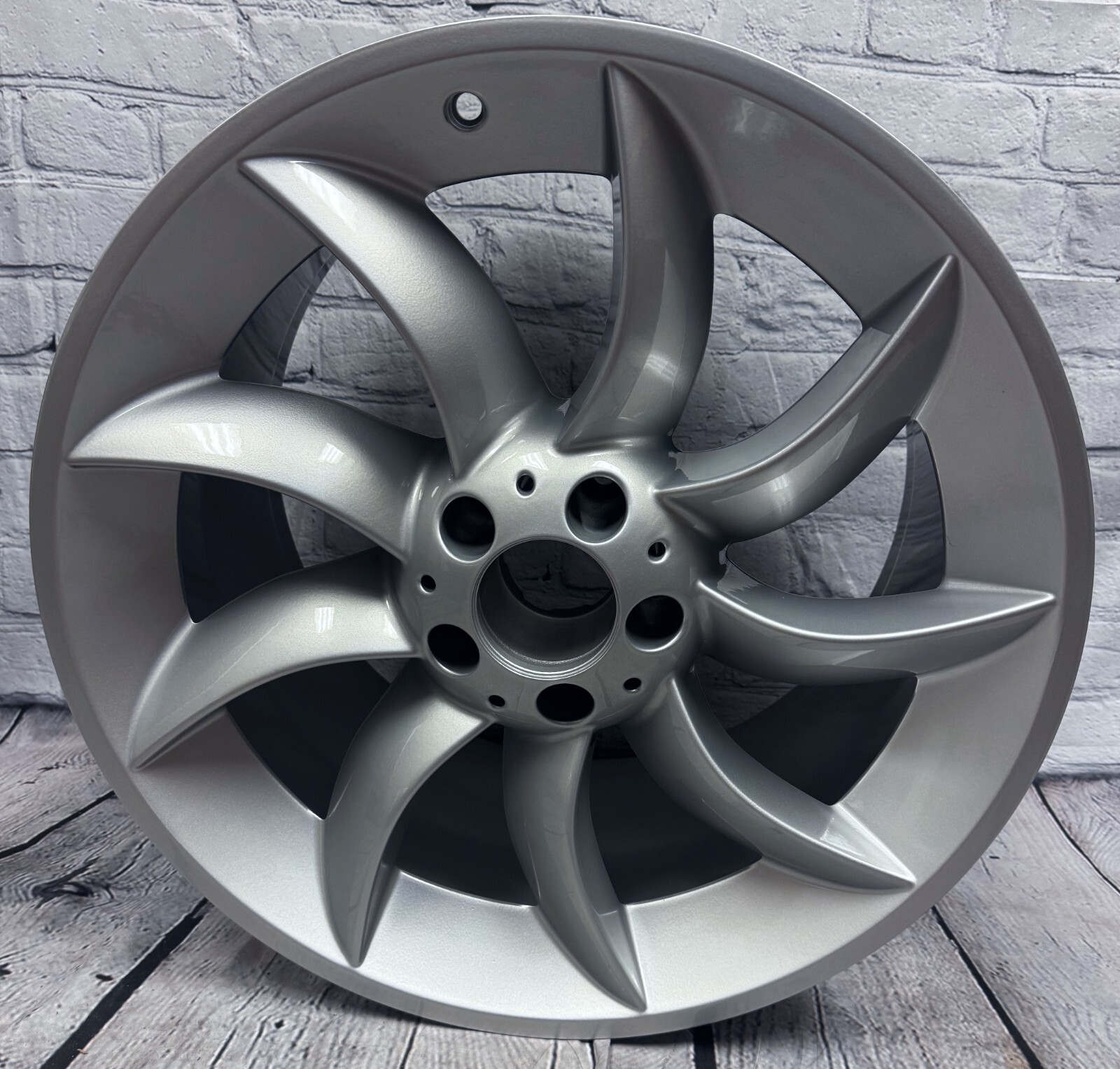Mercedes McLaren SLR AMG Factory Oem Right Rear Wheel A1994010302 65344