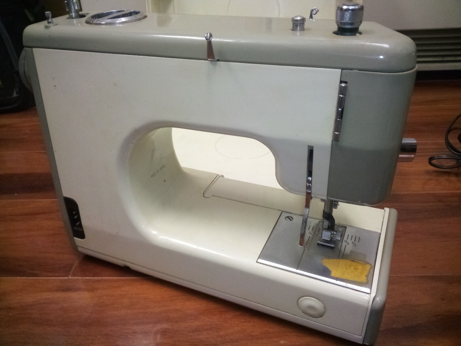 Vintage Sears Kenmore 158.10400 1040 Portable Sewing Machine w/Hard
