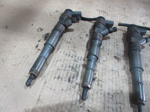 2007 BMW 5 SERIES 520d E60 M47D20O2 AUTO SET OF 4 DIESEL FUEL INJECTORS 7793836 - Picture 2 of 3
