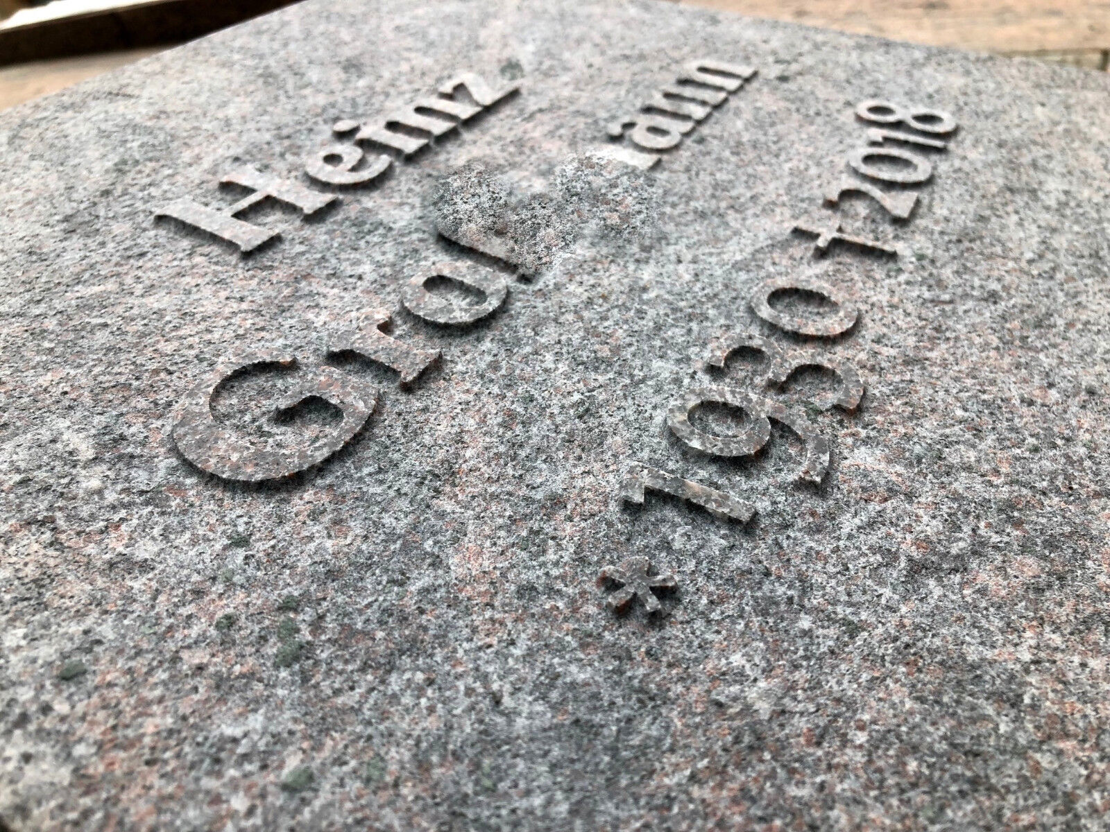 Grabkissen Urnengrabstein Granit Liegeplatte Naturstein Stein inkl. Beschriftung