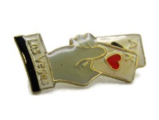 Vintage Las Vegas Souvenir Pin Blackjack 21 Ace King Cards Gambling Gold Tone