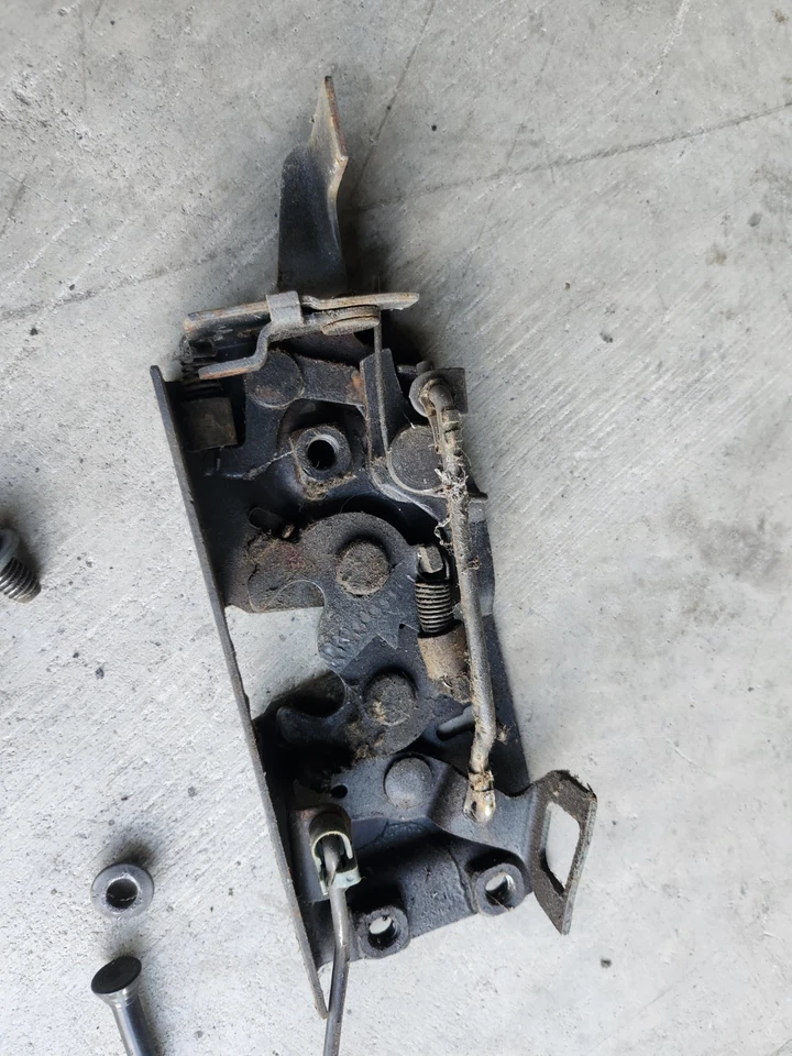 Chevrolet GMC G10 G20 G30 1971-1996 furgoneta LH conductor pestillo puerta delantera Foto 4 de 4