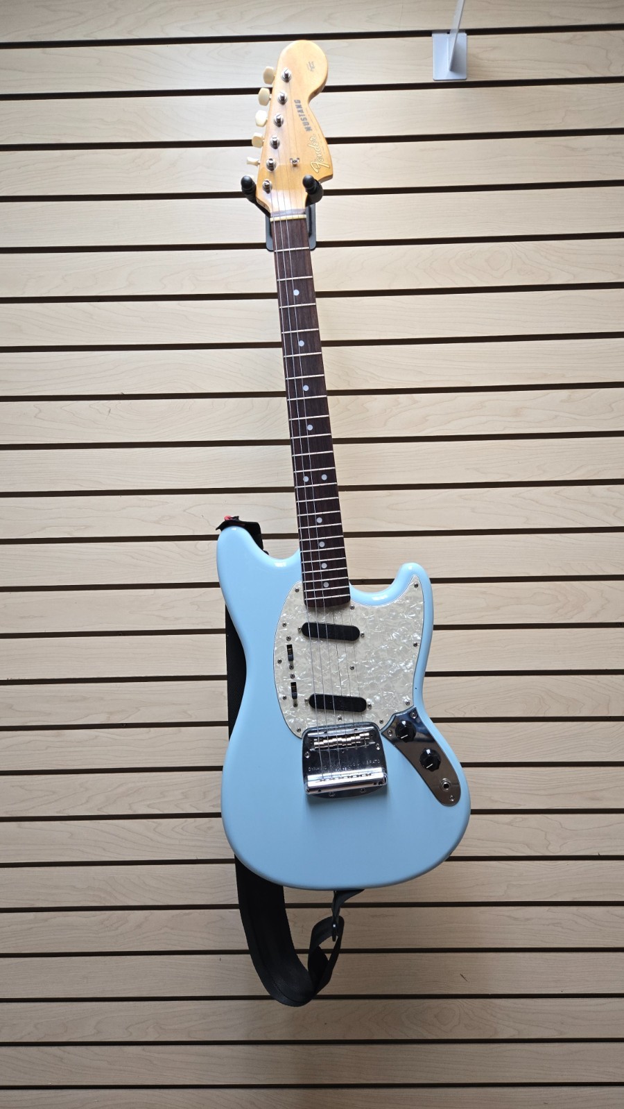 Fender Classic Series ‘65 Mustang 6-String MIJ Electric Guitar, Daphne Blue 2006