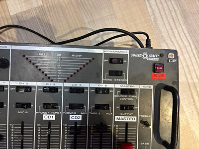 SkyTec SPL700 2-Kanal Leistungsverstärker 150 W USB/FM RCA Klasse AB Schwarz.