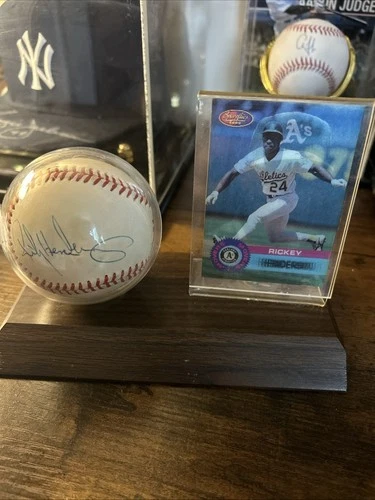 Autographed RICKEY HENDERSON Official AL Baseball
