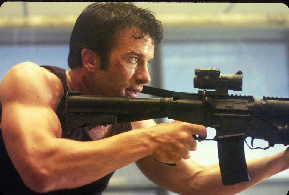 THE PUNISHER *EXTENDED EDITION* (UNCUT / 2 Discs / 2004) (Blu-ray) John Travolta - Image 3 of 4