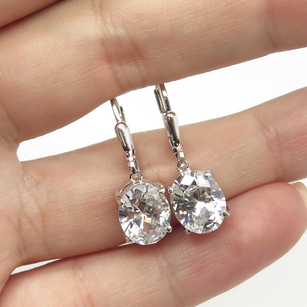 [TATIANA] 925 Silver☆Oval Crystal One-Touch Hoop Earrings TATIANA】(Silver925) Oval Crystal One-Touch Hoop Earrings