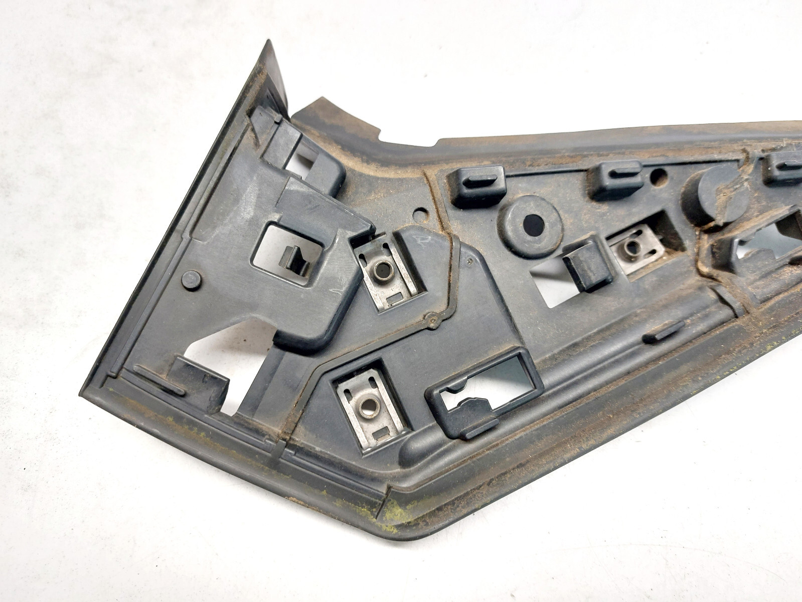 VAUXHALL GRANDLAND X 2018 TAILGATE MOULDING TRIM BRACKET LEFT SIDE