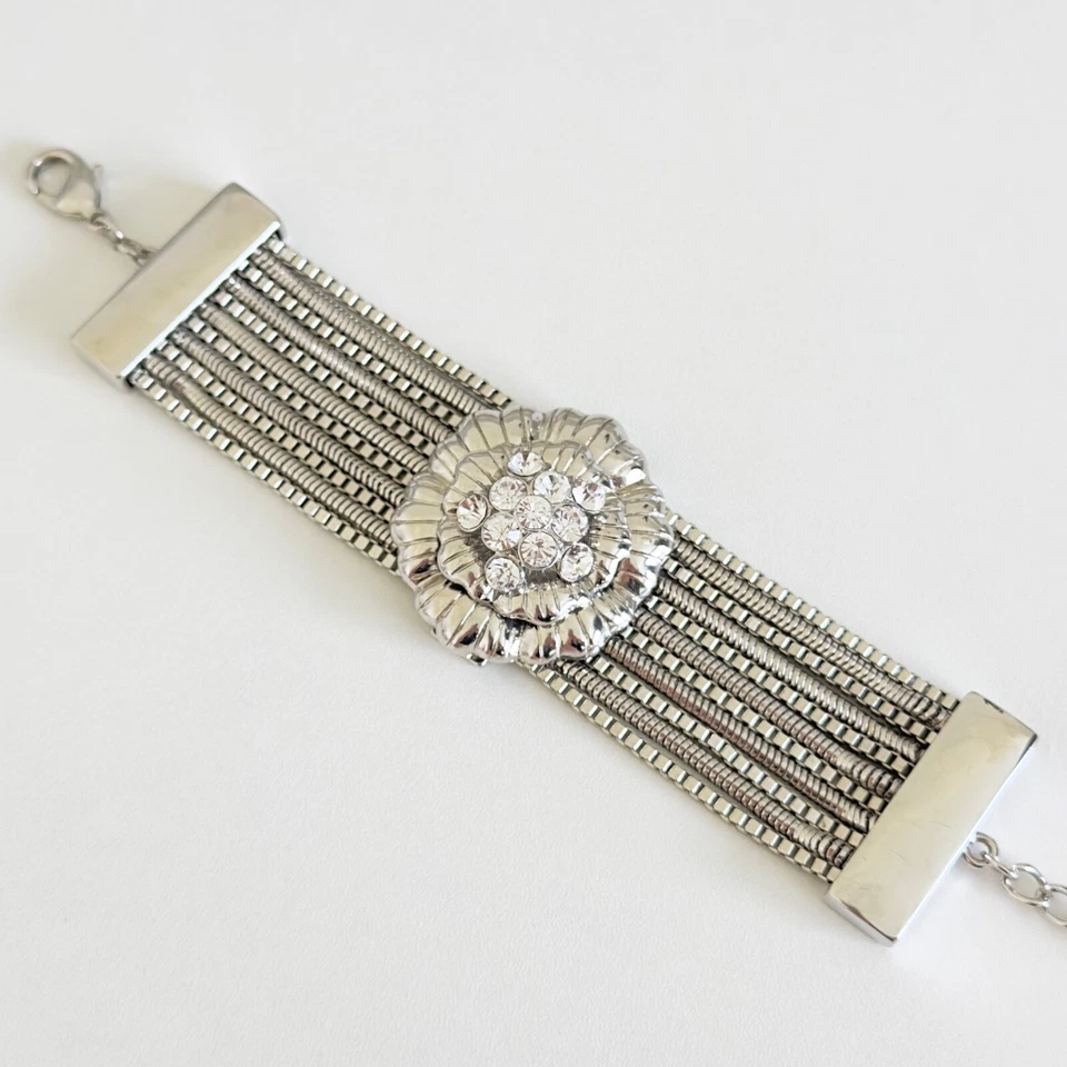 Pulsera gruesa con flores de estrás de diseñador Premier Designs de colección Foto 3 de 4