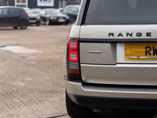2013 Land Rover Range Rover 4.4 SD V8 Autobiography Auto 4WD Euro 5 5dr ESTATE D - Picture 18 of 24