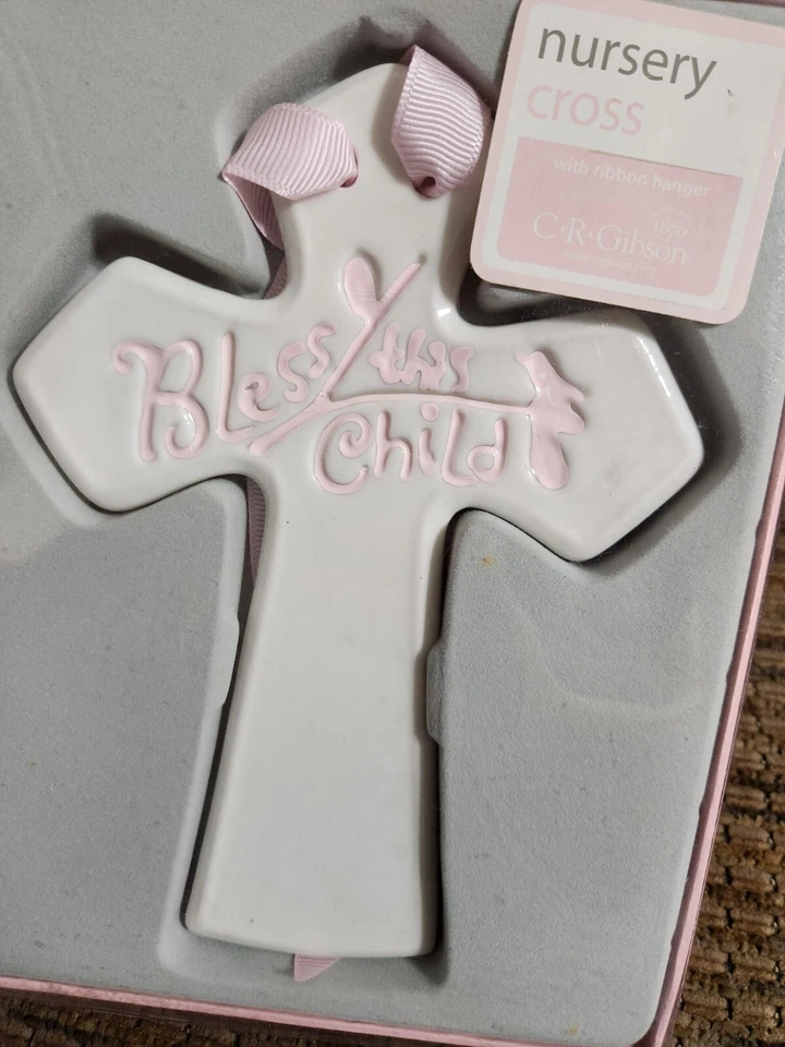 CR Gibson Niña Guardería Cruz Cerámica con Colgador de Cinta 7 pulgadas Foto 3 de 4