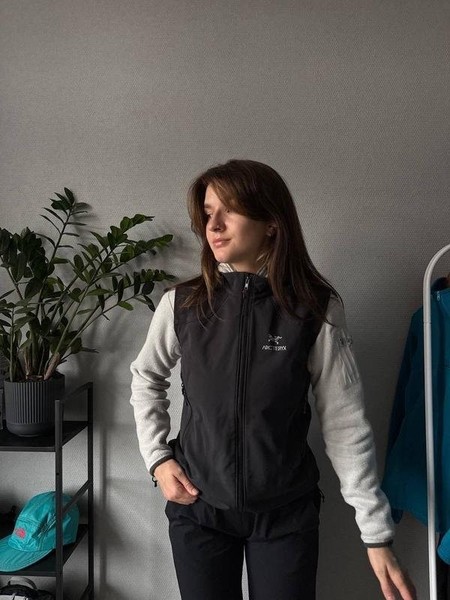 Women Arc'teryx Vest Black 38 / M / 46