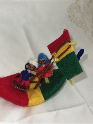VTG Peru Folk Art Yarn Ornament COUPLE ON GONDOLA BOAT  Red Green Yellow