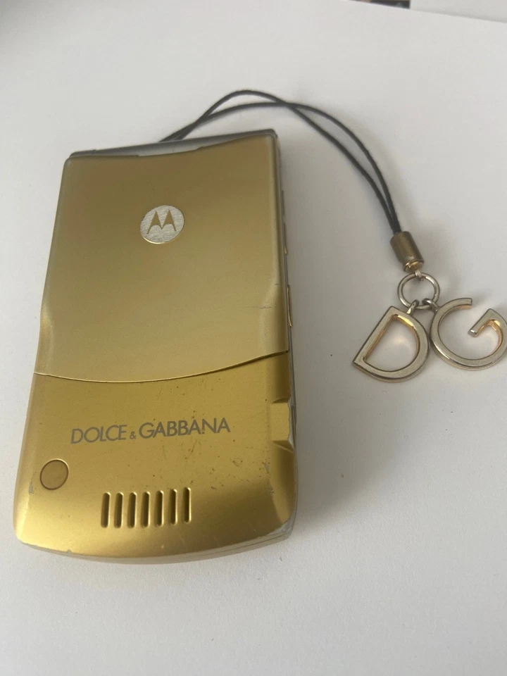 Teléfono Motorola RAZR V3i Dolce & Gabbana dorado edición limitada con correa D&G Foto 3 de 4