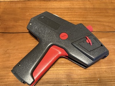   Avery Dennison Monarch 1110-02 Price Gun with 6 Rolls Genuine labels