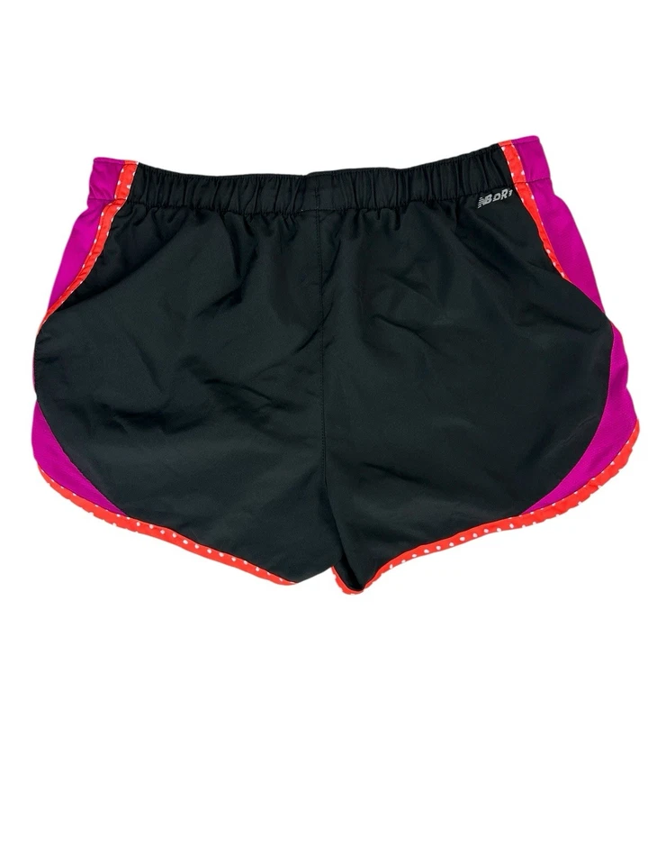 Pantalones cortos New Balance para mujer talla pequeña Foto 2 de 4