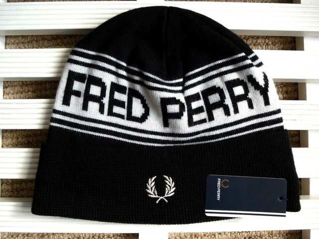 Fred Perry Logo Beanie Hat in Black 