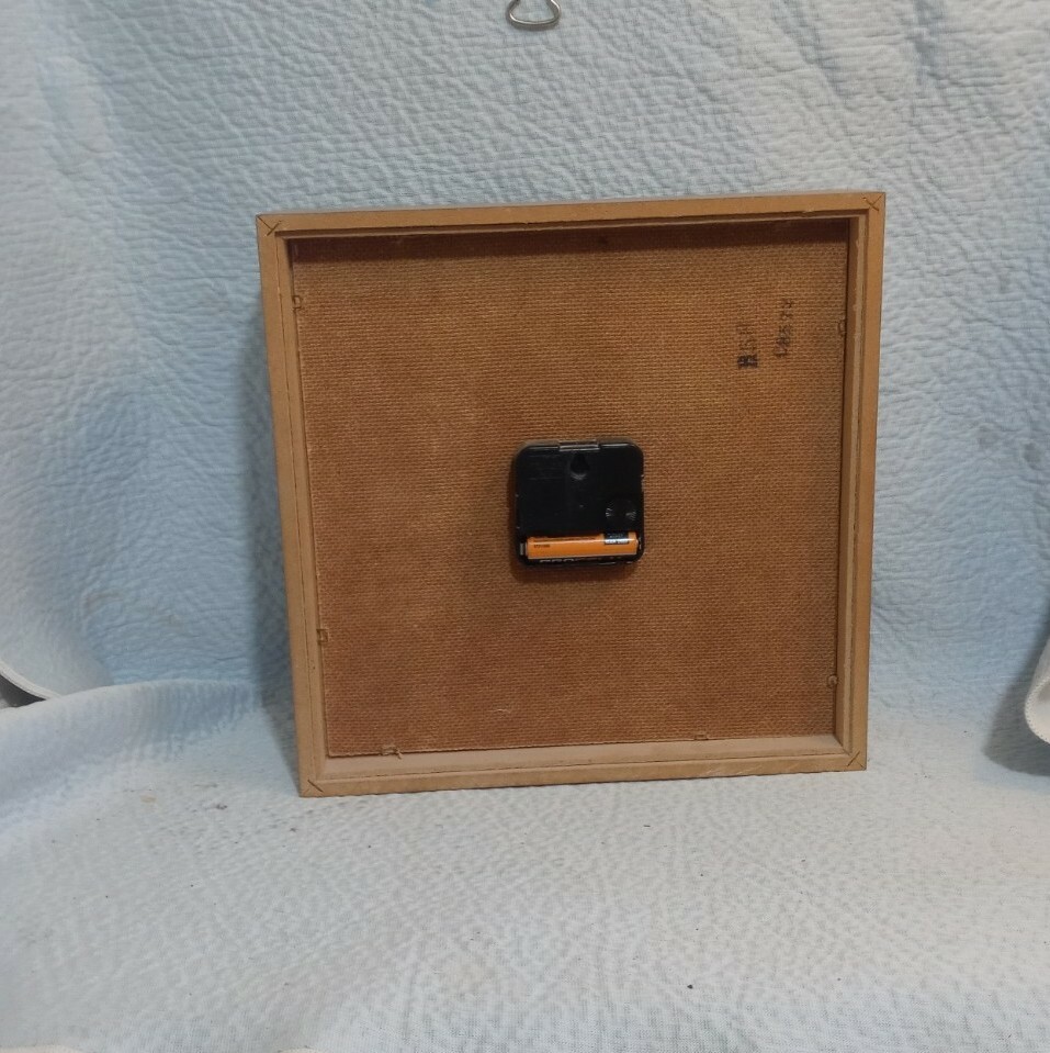 Elgin Quartz Wall Hanging Clock With Wood Frame Tested & Keeps Good