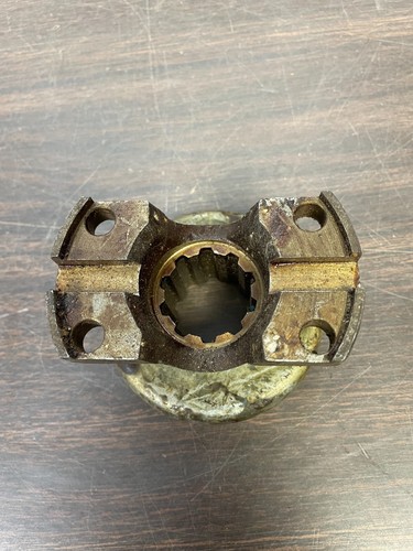 1947-1955 PONTIAC 1947-1951 OLDSMOBILE REAR U JOINT FLANGE NOS 823 - Picture 2 of 3