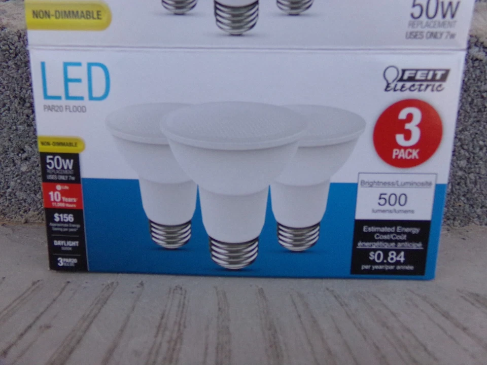 Feit Electric Light Bulb PAR20 Flood 5W (50W Replacement) Bright White - 3 Pack - Image 3 of 4