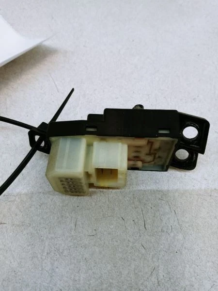 07 08 09 10 Interruptor Ctrl Espejo Lateral Hyundai Entourage OEM 935404D000 USADO PROBADO Foto 3 de 4