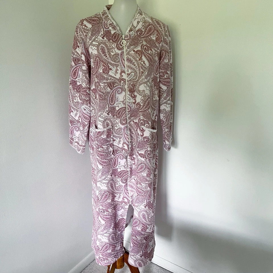 Roupão Miss Elaine Essentials camisola tamanho M rosa paisley acolchoado macio aconchegante para dormir - Imagem 2 de 4