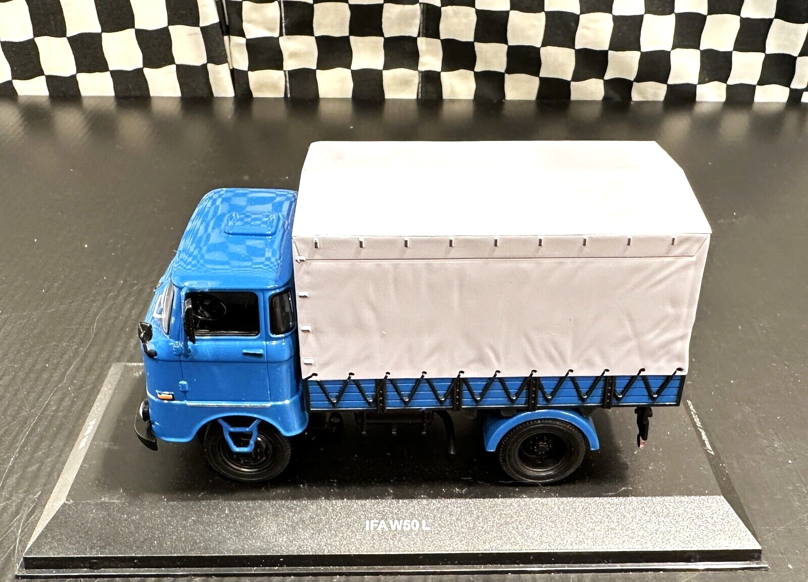Foto 1 di 9
