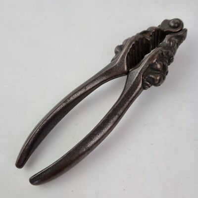 Vintage Paar eiserne Nussknacker verziert mit Löwenmasken 14,5 cm lang