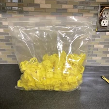 Lot of 100 - New 1/2” in. inch Electric Plastic Hit Lock Connectors Romex Yellow