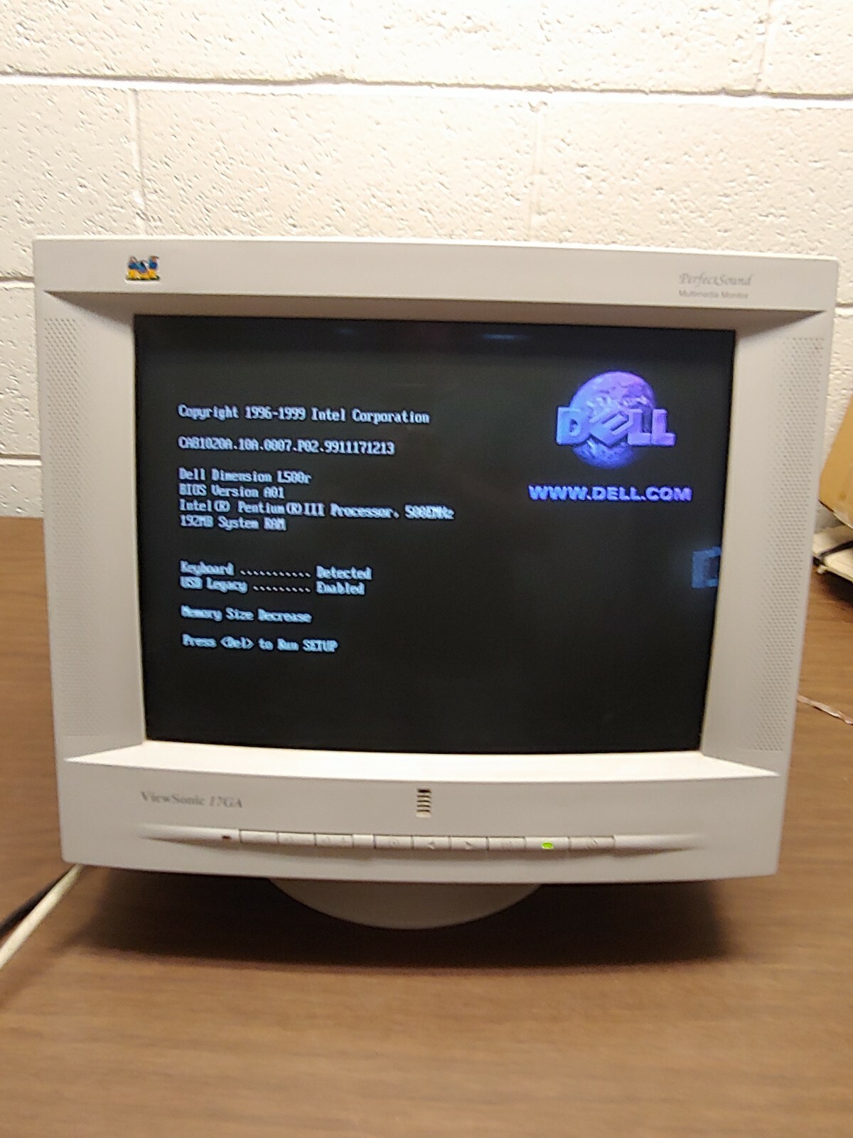 Image 1 - ViewSonic Graphic Series CRT VGA Monitor Model 17GA 1280 x 1024 .27mm