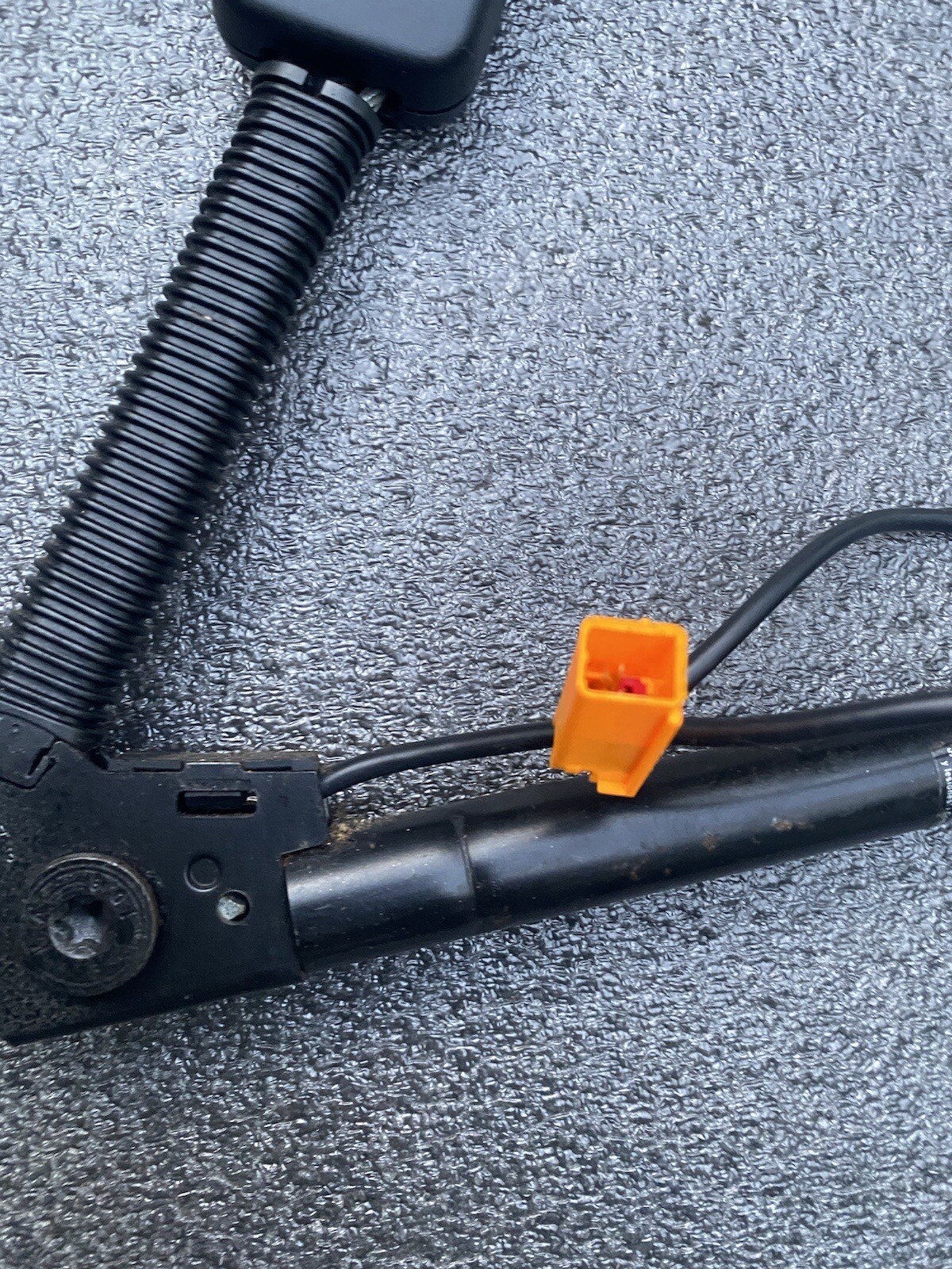 FORD FIESTA MK6 ZETEC LX ST SEAT BELT TENSIONER PASSENGER SIDE LEFT