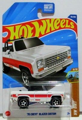 Hot Wheels 2025 basic series 1975 75 chevy blazer custom white #115 / 250