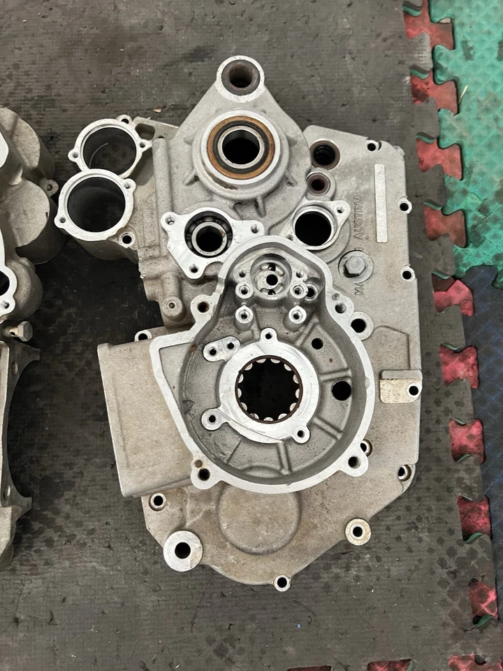 2008 KTM 450XC 525XC ATV ENGINE CASE SET W/ BEARINGS ASY. 83030003000 - Image 4 of 4