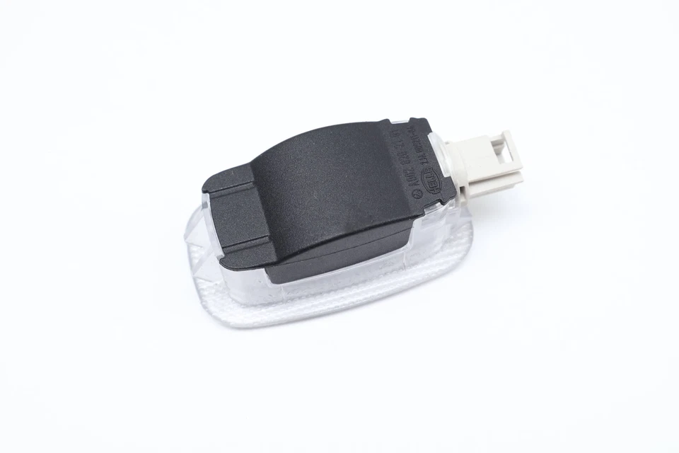 Mercedes-Benz B 2015 accionamiento eléctrico - luz interior delantera 0028202101 Foto 2 de 4