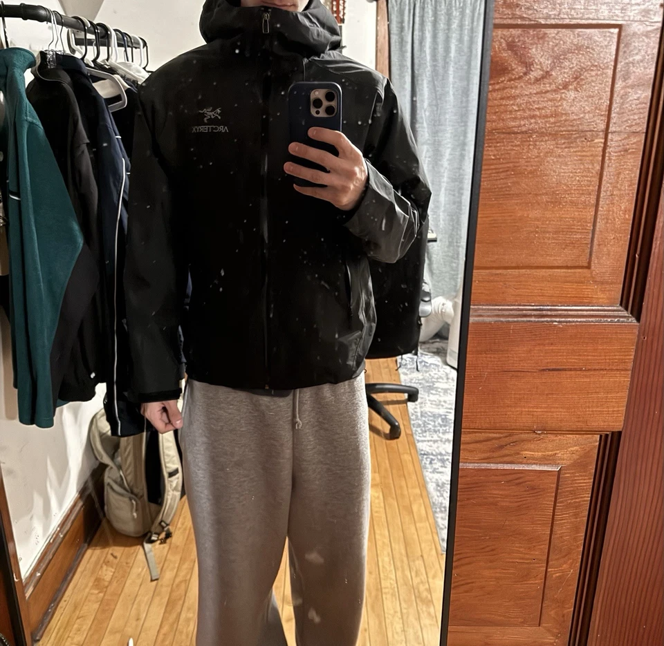 Водонепроницаемая куртка с капюшоном Black Arc'teryx Goretex размер большой - Изображение 3 из 4