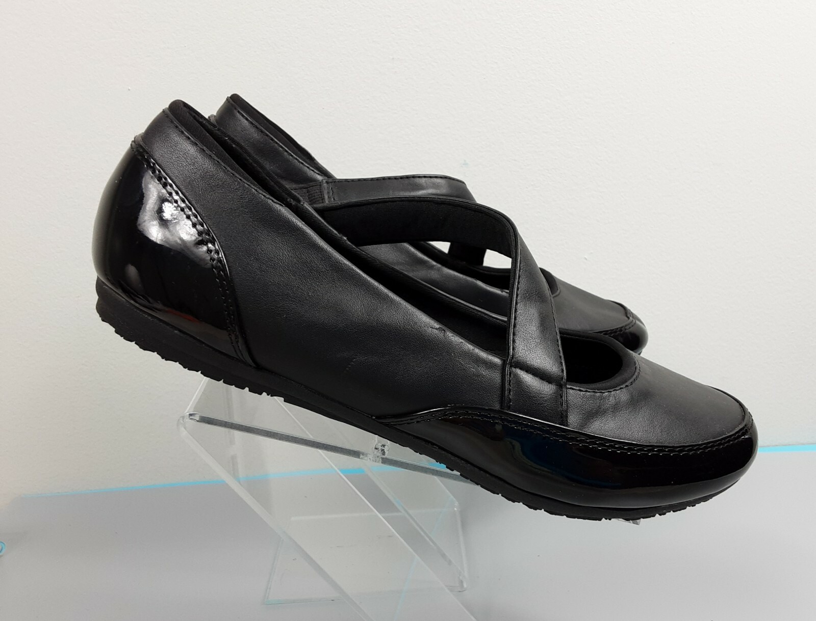 comfortable black slip resistant shoes