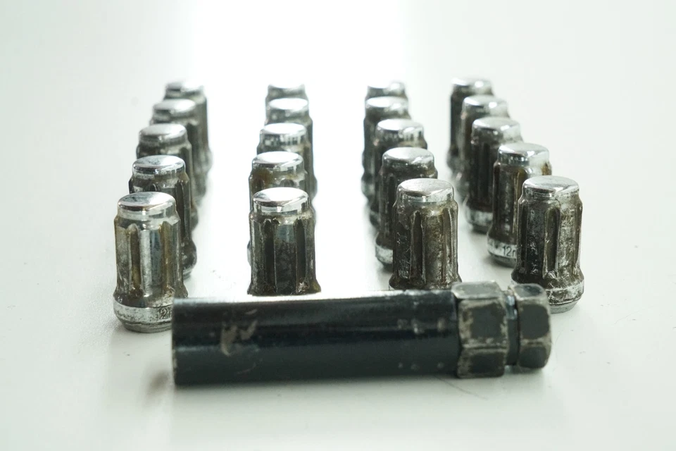 Scion FR-S 2013-2016 20 piezas 12x1,25 tuercas cono plateado asiento ranura larga con llave Foto 4 de 4