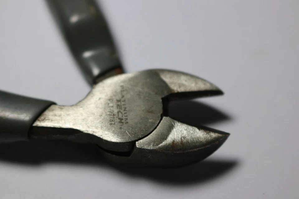 Platinum Tech PLT-99787 cabeza angular / alicate de mandíbula tipo cortadores de alambre EXCELENTE ESTADO. Foto 2 de 3