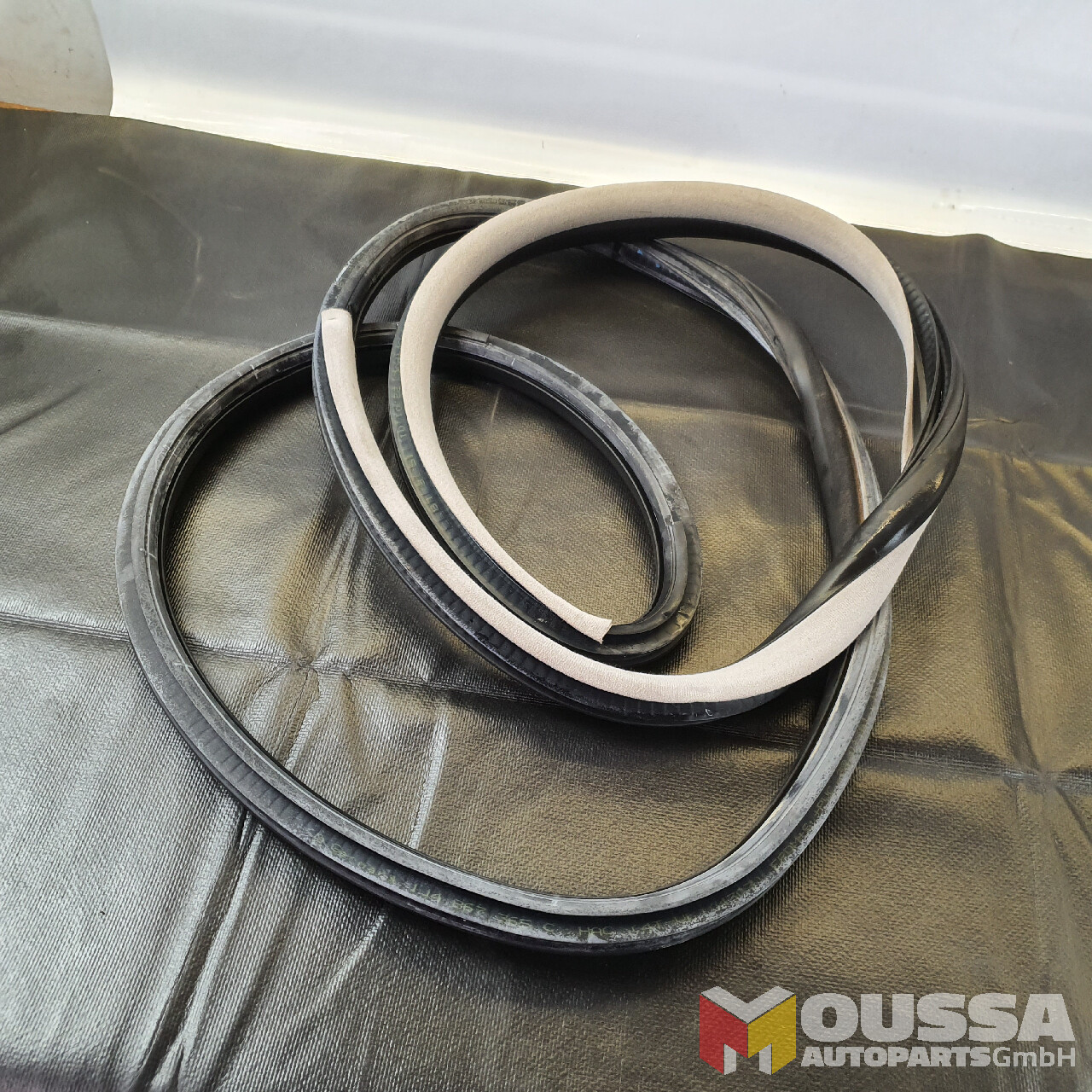 VW Golf IV 1J 1999 Front Left Door rubber seal gasket Türsiegel 