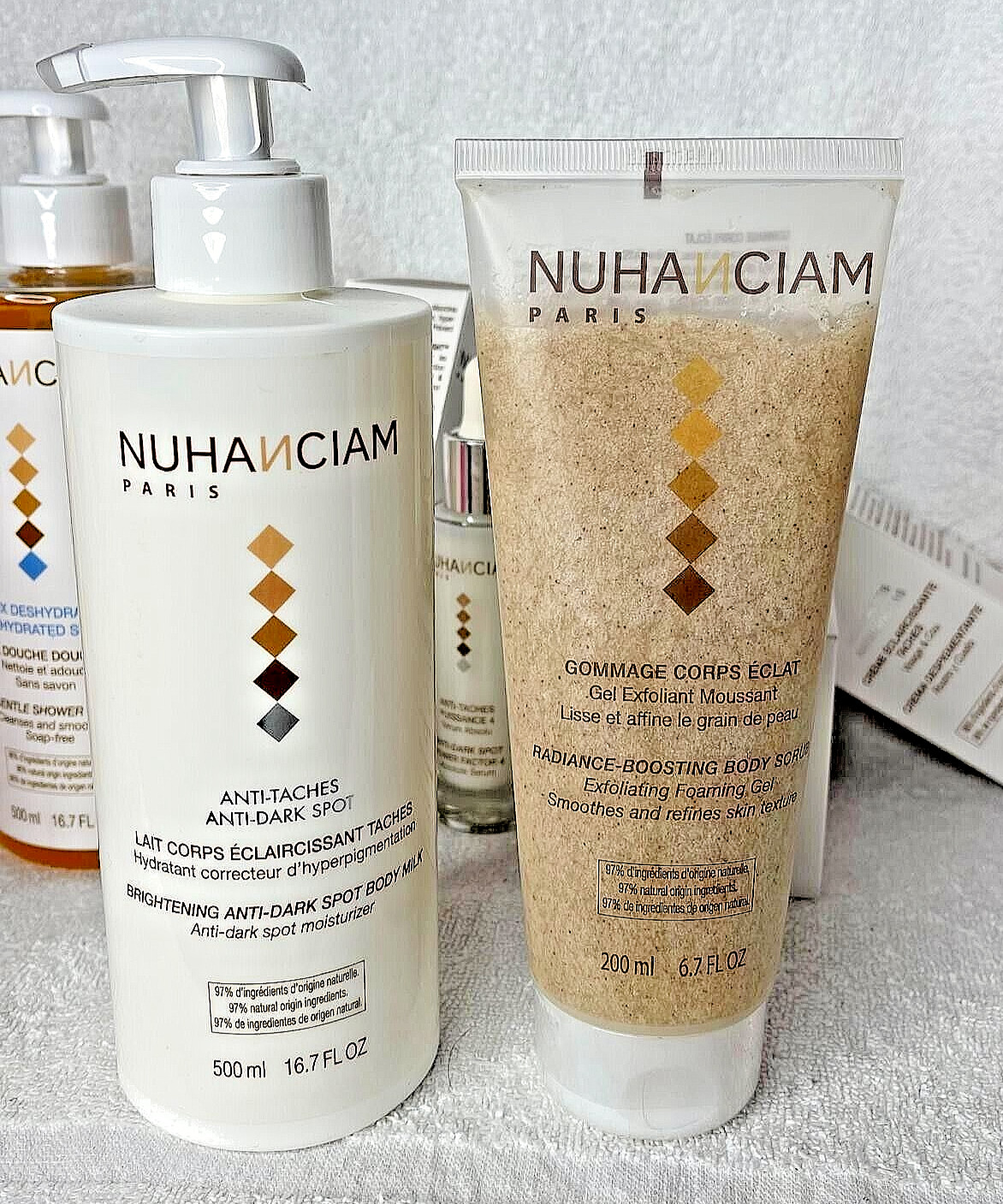 Lait corporel ultra éclaircissant Nuhanciam et gommage corps éclat pour votre routine beauté