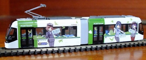 Tomytec N gauge TLR0604 Toyama Portram tram Anime conductors green doors livery - Picture 6 of 12