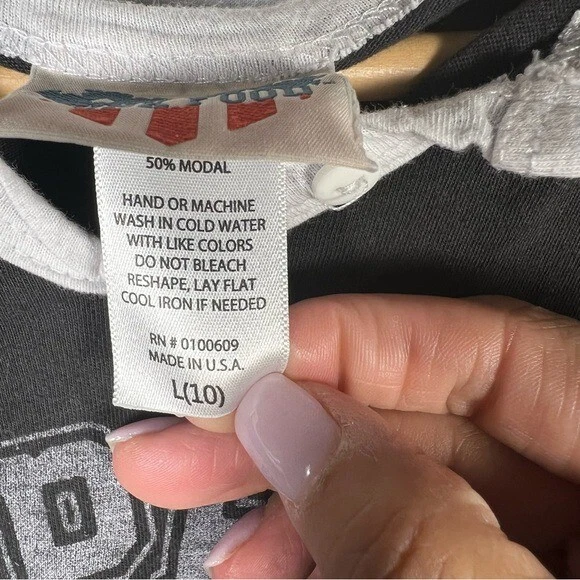 Camisa de comida chatarra Property of Aerosmith para niños talla L (10) Foto 4 de 4