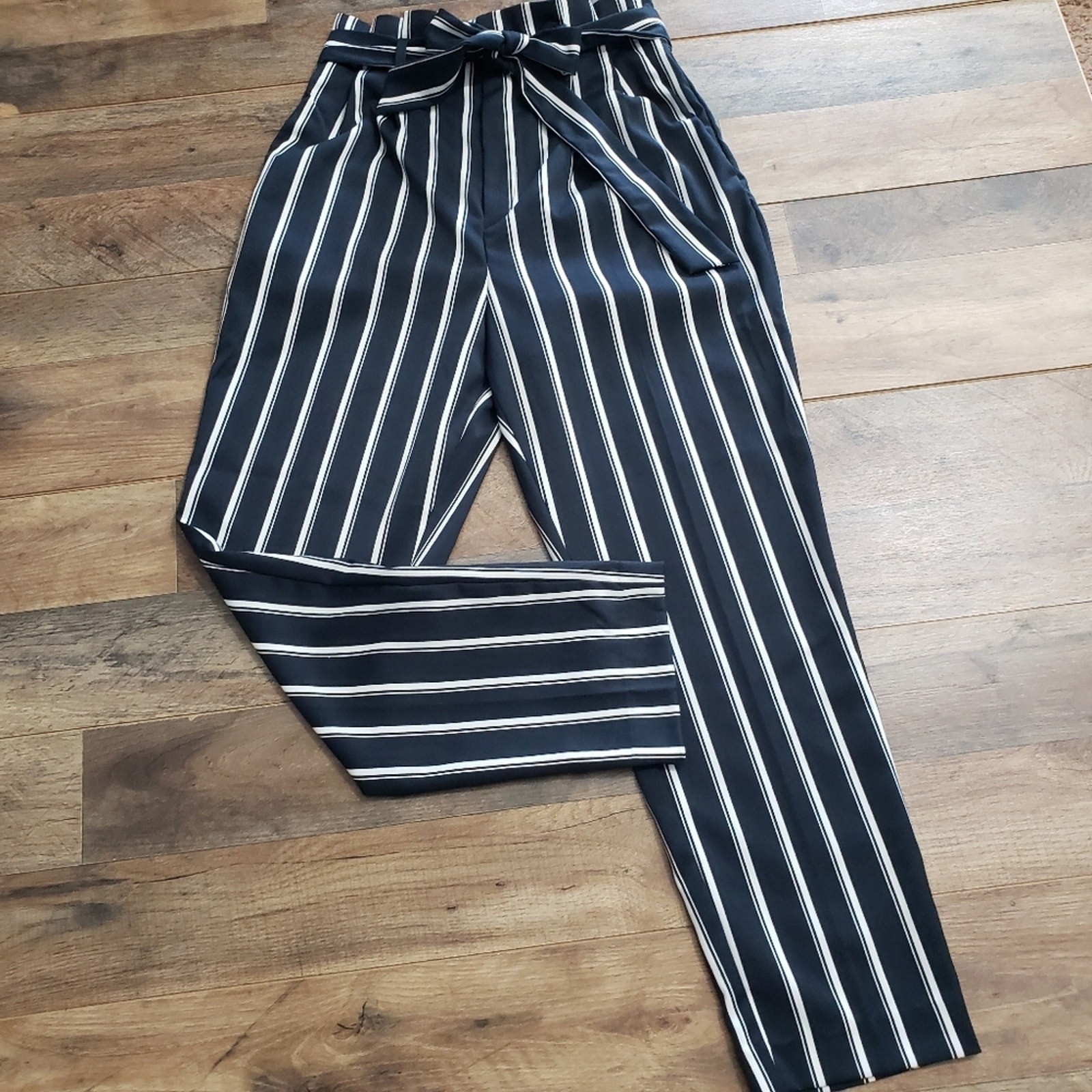 NEW Paperbag High Rise Belted Striped Ankle Pants by H&M Size 6 Navy Blue White thumbnail 3