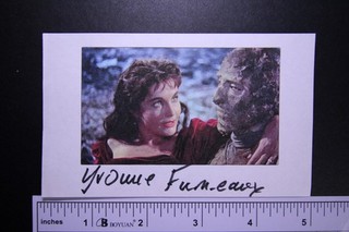 YVONNE FURNEAUX (1926 2024) (THE MUMMY REPULSION) AUTOGRAPH Small PAPER PHOTO
