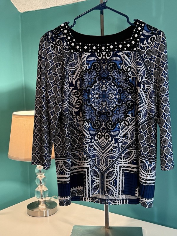 Beautiful Alfred Dunner top Blouse In Woman’s Size Petite Medium~ PM~