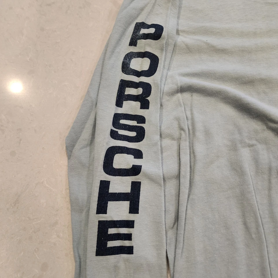Camiseta de manga larga azul Porsche vintage para hombre. Etiqueta de yunque, tamaño mediano  Foto 2 de 4