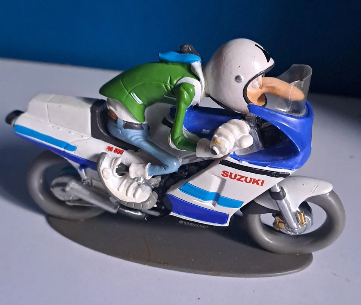 FIGURINE PIERROT MOTO GUZZI 750 V7 SPORT JOE BAR TEAM 1/18 BIKE RESINE