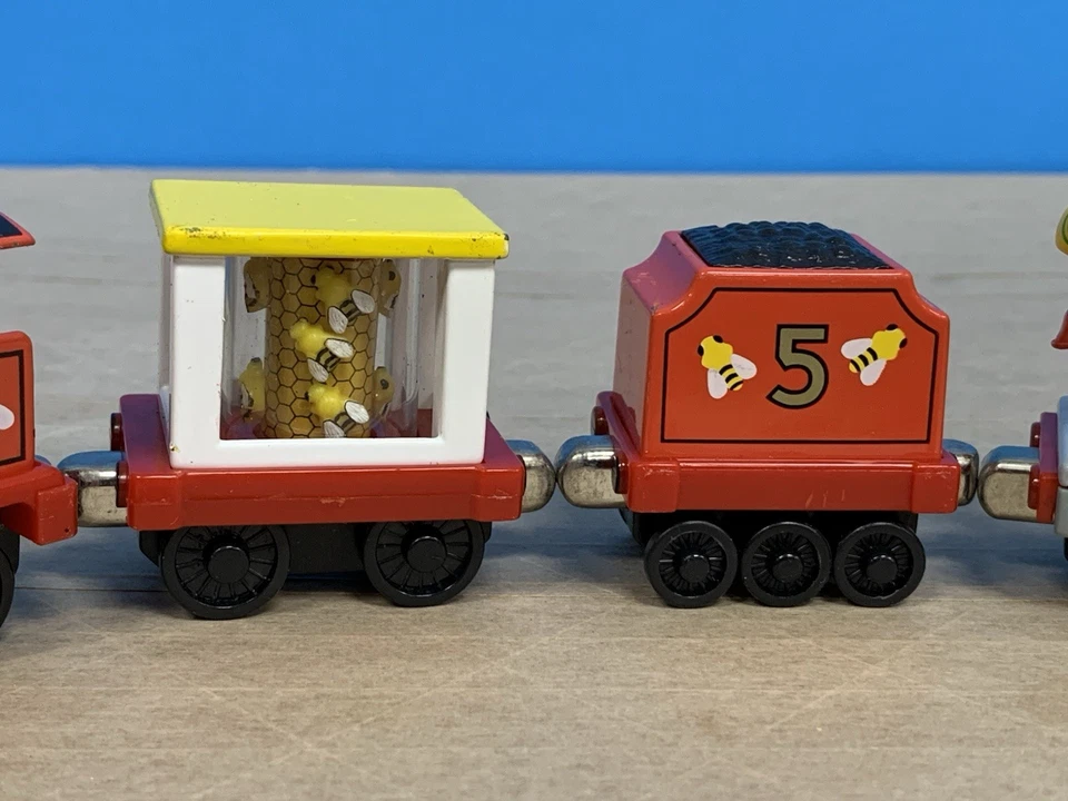 12pc Lot Thomas Train Magnetic Diecast James Bees Museum Aquarium Eels Culdee - Image 3 of 4