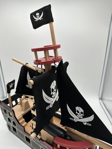Le Toy Van Barbarossa Pirate Ship Set Premium Wooden Toys for Kids Ages 3 yea... - Picture 7 of 13